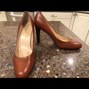 Ralph Lauren 4” saddle colored pumps